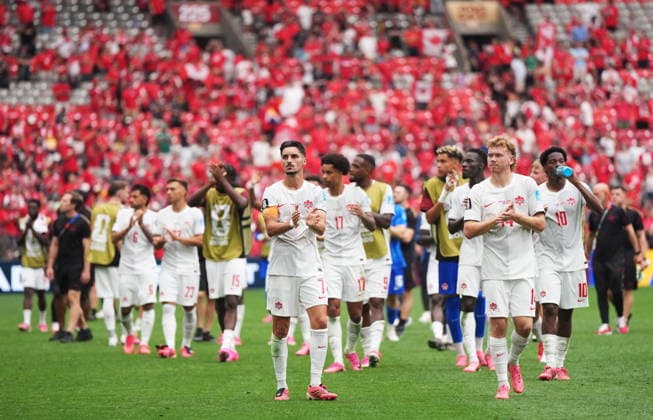 June 24, 2026, Vancouver, Bc, CANADA: Canada players acknowledge the crowd after losing to Switzerland in a World Cup Group B soccer match, in Vancouver, on Wednesday, June 24, 2026. Canada News - June 24, 2026  - ZUMAc35_ 20260624_zaf_c35_246 Copyright: xDarrylxDyckx