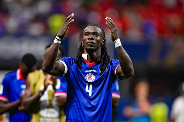 ATLANTA, GA - JUNE 24: Ricardo Ade 4 of Haiti acknowledges the fans following the conclusion of the FIFA World Cup, WM, Weltmeisterschaft, Fussball 2026 Group C match between Morocco and Haiti on June 24th, 2026 at Atlanta Stadium in Atlanta, GA. (Photo by Rich von Biberstein Icon Sportswire) SOCCER: JUN 24 FIFA World Cup 26 Group C - Morocco vs Haiti EDITORIAL USE ONLY Icon260624072