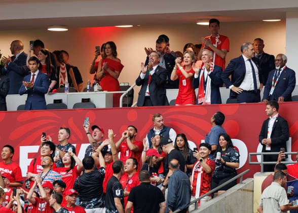 June 24, 2026, Vancouver, British Columbia, Canada: Prime Minister Mark Carney and his wife Diana Fox Carney are seen before the FIFA World Cup, WM, Weltmeisterschaft, Fussball 2026 Group B match between Switzerland and Canada at BC Place Vancouver. Vancouver Canada - ZUMAc132 20260624_fap_c132_024 Copyright: xAndrewxChinx