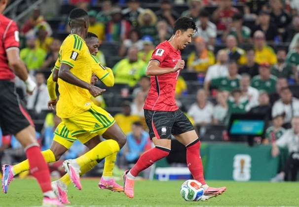 South Africa v South Korea - FIFA World Cup, WM, Weltmeisterschaft, Fussball 2026 - Group A MONTERREY, MEXICO - JUNE 24: Son Heung-min (7) of South Korea in action during the 2026 FIFA World Cup First Stage Group A match between South Africa and South Korea at Estadio BBVA (Monterrey Stadium) in Monterrey, Mexico on June 24, 2026. Juancho Torres Anadolu Nuevo Leon Mexico. Editorial use only. Please get in touch for any other usage.  Copyright: x2026xAnadoluxJuanchoxTorresx