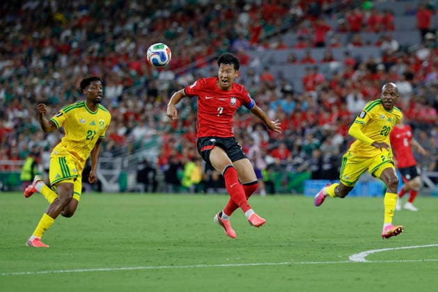 June 24, 2026, Guadalupe, Nuevo Leon, Mexico: S. Heunmin (C) of Korea Republic control the ball against South Africa, during the match between South Africa and Korea Republic for the 3rd round of the group A of the FIFA World Cup, WM, Weltmeisterschaft, Fussball 2026, at Monterrey Stadium. FIFA World Cup 2026: South Africa Vs Korea Republic  - ZUMAo125 20260624_zip_o125_020 Copyright: xAntonioxOjedax