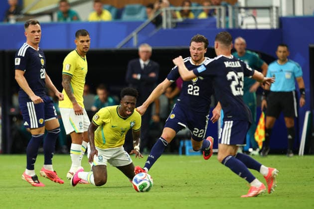 FIFA World Cup, WM, Weltmeisterschaft, Fussball 2026: Scotland v Brazil MIAMI, USA - 24th June 2026: Vinicius Junior of Brazil is fouled during the FIFA World Cup 2026 Group C match between Scotland and Brazil at Miami Stadium Miami Miami Stadium United States of America Copyright: xCraigxMercerx xPeakxActionxPhotosx