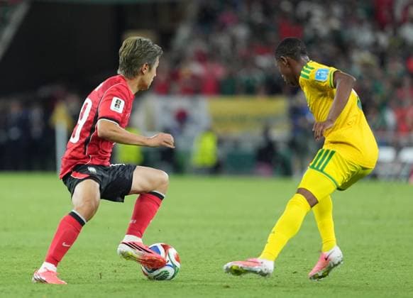South Africa v South Korea - FIFA World Cup, WM, Weltmeisterschaft, Fussball 2026 - Group A MONTERREY, MEXICO - JUNE 24: Lee Kang-in (L) of South Korea in action against Tshepang Moremi (R) of South Africa during the 2026 FIFA World Cup First Stage Group A match between South Africa and South Korea at Estadio BBVA (Monterrey Stadium) in Monterrey, Mexico on June 24, 2026. Juancho Torres Anadolu Nuevo Leon Mexico. Editorial use only. Please get in touch for any other usage.  Copyright: x2026xAnadoluxJuanchoxTorresx