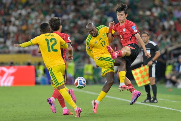 FIFA World Cup, WM, Weltmeisterschaft, Fussball 2026 - Group A - South Africa vs South Korea Evidence Makgopa (2-R) of South Africa in action against Lee Gihyuk (R) of South Korea of during the FIFA World Cup 2026 group stage match South Africa against South Korea in Monterrey, Mexico, 24 June 2026. Monterrey Mexico  Copyright: xMIGUELxSIERRAx