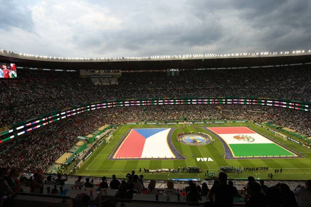 FIFA World Cup, WM, Weltmeisterschaft, Fussball 2026 - Group A - Czech Republic vs Mexico Fans watch as the flags of the Czech Republic and Mexico are displayed before the FIFA World Cup 2026 group stage match Czech Republic against Mexico in Mexico City, Mexico, 24 June 2026. MEXICO CITY Mexico  Copyright: xMARIOxGUZMANx