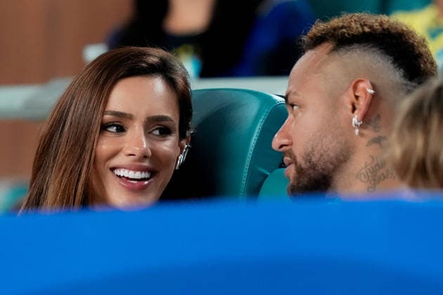 Neymar Jr. (R) of Brazil and Bruna Biancardi smile at the end of a match during the FIFA World Cup, WM, Weltmeisterschaft, Fussball 2026 group stage match Scotland against Brazil at Hard Rock Stadium in Miami, United States, 24 June 2026. FIFA World Cup 2026 - Group C - Scotland vs. Brazil !ACHTUNG: NUR REDAKTIONELLE NUTZUNG!  Copyright: xAlbertoxBoalx GR4367 20260625-55020700644_1