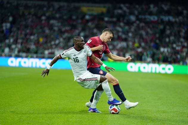 Czechia v Mexico - FIFA World Cup, WM, Weltmeisterschaft, Fussball 2026 - Group A MEXICO CITY, MEXICO - JUNE 24: Julian Quinones (16) of Mexico in action against Lukas Provod of Czechia during 2026 FIFA World Cup First Stage Group A match between Czechia and Mexico at Estadio Azteca (Mexico Stadium) in Mexico City, Mexico on June 24, 2026. Luciano Gonzalez Anadolu Mexico City Mexico. Editorial use only. Please get in touch for any other usage.  Copyright: x2026xAnadoluxLucianoxGonzalezx