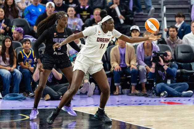 SAN FRANCISCO, CA - JUNE 24: Madina Okot 11 of the Atlanta Dream regains control of the ball against Laeticia Amihere 3 of the Golden State Valkyries during a game on June 24, 2026 at Chase Center in San Francisco, CA. (Photo by Matthew Huang Icon Sportswire) WNBA, Basketball Damen, USA JUN 24 Atlanta Dream at Golden State Valkyries EDITORIAL USE ONLY Icon260624134