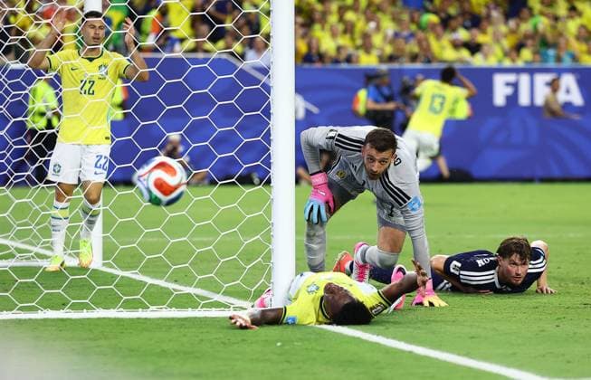 Angus Gunn of Scotland Scotland v Brazil, 2026 FIFA World Cup, WM, Weltmeisterschaft, Fussball Group C, Football, Miami Stadium, Miami, Florida, USA - 24 Jun 2026Miami Miami Stadium Florida (FL) United States of America EDITORIAL USE ONLY No use with unauthorised audio, video, data, fixture lists, club league logos or live services. Online in-match use limited to 120 images, no video emulation. No use in betting, games or single club league player publications.  Copyright: xMichaelxZemanek Shutterstockx 16956031er