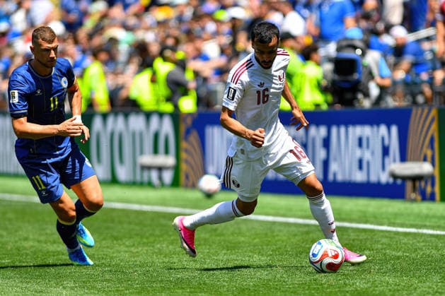 June 24, 2026: Qatar defender Boualem Khoukhi (16) moves the ball during the FIFA World Cup, WM, Weltmeisterschaft, Fussball match between Bosnia - Herzegovina and Qatar in Seattle, WA.Bosnia - Herzegovina defeated Qatar 3-1. CSM Seattle United States - ZUMAc04_ 20260624_zma_c04_056 Copyright: xStevexFaberx