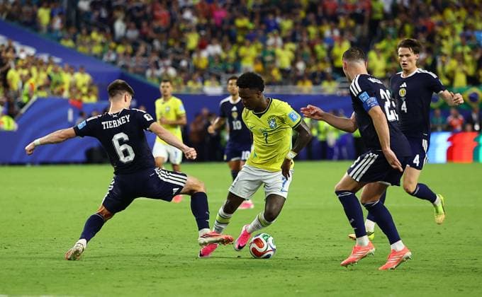 Vinicius Junior of Brazil competes for the ball with Kieran Tierney of Scotland Scotland v Brazil, 2026 FIFA World Cup, WM, Weltmeisterschaft, Fussball Group C, Football, Miami Stadium, Miami, Florida, USA - 24 Jun 2026Miami Miami Stadium Florida (FL) United States of America EDITORIAL USE ONLY No use with unauthorised audio, video, data, fixture lists, club league logos or live services. Online in-match use limited to 120 images, no video emulation. No use in betting, games or single club league player publications.  Copyright: xMichaelxZemanek Shutterstockx 16956031ew