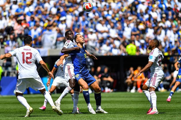 June 24, 2026: Bosnia and Herzegovina defender Nikola KatiÄ¡ (18) tries to box out Qatar defender Issa Laye (4) during the FIFA World Cup, WM, Weltmeisterschaft, Fussball match between Bosnia - Herzegovina and Qatar in Seattle, WA.Bosnia - Herzegovina defeated Qatar 3-1. CSM FIFA World Cup 2026: JUN 24 Bosnia - Herzegovina Vs Qatar  - ZUMAc04_ 20260624_zma_c04_050 Copyright: xStevexFaberx