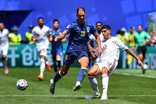 June 24, 2026: Bosnia and Herzegovina defender Nikola KatiÄ¡ (18) gets off a pass ahead of Qatar midfielder Karim Boudiaf (12) during the FIFA World Cup, WM, Weltmeisterschaft, Fussball match between Bosnia - Herzegovina and Qatar in Seattle, WA.Bosnia - Herzegovina defeated Qatar 3-1. CSM FIFA World Cup 2026: JUN 24 Bosnia - Herzegovina Vs Qatar  - ZUMAc04_ 20260624_zma_c04_052 Copyright: xStevexFaberx