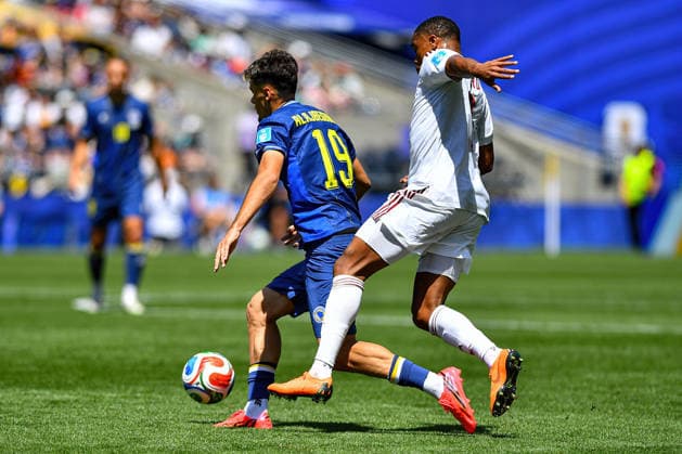 June 24, 2026: Bosnia and Herzegovina forward Kerim AlajbegoviÄ¡ (19) and Qatar defender RoÂ³-RoÂ³ (2) during the FIFA World Cup, WM, Weltmeisterschaft, Fussball match between Bosnia - Herzegovina and Qatar in Seattle, WA.Bosnia - Herzegovina defeated Qatar 3-1. CSM FIFA World Cup 2026: JUN 24 Bosnia - Herzegovina Vs Qatar  - ZUMAc04_ 20260624_zma_c04_062 Copyright: xStevexFaberx