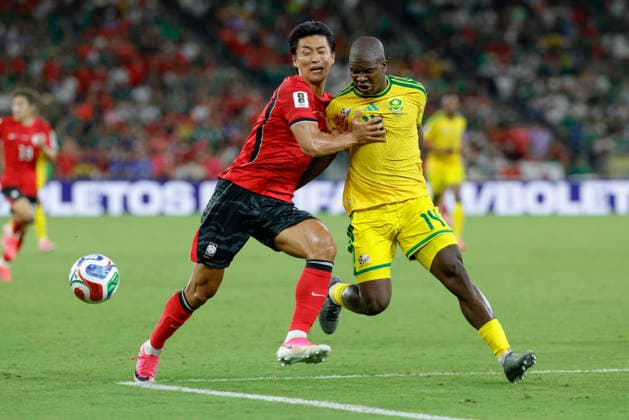June 24, 2026, Guadalupe, Nuevo Leon, Mexico: C. Guesung (L) of Korea Republic battles for possession ball with M. Mbokazi (R) of South Africa, during the match between South Africa and Korea Republic for the 3rd round of the group A of the FIFA World Cup, WM, Weltmeisterschaft, Fussball 2026, at Monterrey Stadium. FIFA World Cup 2026: South Africa Vs Korea Republic  - ZUMAo125 20260624_zip_o125_025 Copyright: xAntonioxOjedax