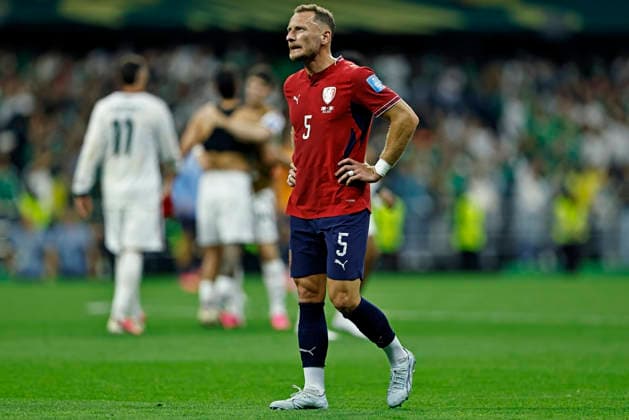 June 24, 2026, Mexico City, Mexico City, Mexico: VladimoÂ­r Coufal of Czech Republic shows dejection after the teams 3-0 defeat in the match between Mexico and Czech Republic for the 3st round of the group A of the FIFA World Cup, WM, Weltmeisterschaft, Fussball 2026, at Mexico City Stadium, in Mexico City, Mexico on June 24. 2026. Photo: DiaEsportivo Mexico City Mexico - ZUMAh208 20260624_zsp_h208_035 Copyright: xHeulerxAndreyx
