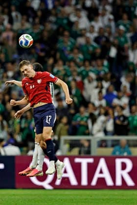 June 24, 2026, Mexico City, Mexico City, Mexico: Lukas Provod of Czech Republic heads the ball during the match between Mexico and Czech Republic for the 3st round of the group A of the FIFA World Cup, WM, Weltmeisterschaft, Fussball 2026, at Mexico City Stadium, in Mexico City, Mexico on June 24. 2026. Photo: DiaEsportivo Mexico City Mexico - ZUMAh208 20260624_zsp_h208_038 Copyright: xHeulerxAndreyx