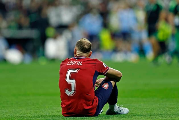 June 24, 2026, Mexico City, Mexico City, Mexico: VladimoÂ­r Coufal of Czech Republic shows dejection after the teams 3-0 defeat in the match between Mexico and Czech Republic for the 3st round of the group A of the FIFA World Cup, WM, Weltmeisterschaft, Fussball 2026, at Mexico City Stadium, in Mexico City, Mexico on June 24. 2026. Photo: DiaEsportivo Mexico City Mexico - ZUMAh208 20260624_zsp_h208_043 Copyright: xHeulerxAndreyx