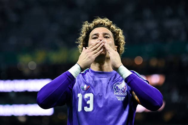 Guillermo Ochoa of Mexico applauds fans after the team s 3-0 victory in the FIFA Men’s World Cup 2026 Group Stage football match between Czechia and Mexico at Mexico City Stadium, in Mexico City on June 24th 2026 (Photo by Nayra Halm SPP)  Copyright: xNayraxHalm SPPx Sportspressphoto_SPR176149