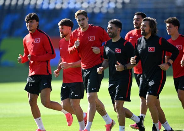 Turkish national football team holds training session in Los Angeles, California LOS ANGELES, CALIFORNIA - JUNE 24: Can Uzun, Salih Ozcan, Kenan Yildiz and Arda Guler of Turkish national football team in a training session at Carson Sports Park, Los Angeles on June 24, 2026 ahead of the 2026 FIFA World Cup, WM, Weltmeisterschaft, Fussball First Stage Group D match between Turkiye and USA at the Los Angeles Stadium (SoFi Stadium) in Inglewood, California, United States on June 25th. Tayfun Coskun Anadolu California United States. Editorial use only. Please get in touch for any other usage.  Copyright: x2026xAnadoluxTayfunxCoskunx