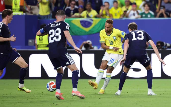 (260625) -- MIAMI, June 25, 2026 -- Neymar (2nd R) of Brazil competes during the group C match between Scotland and Brazil at the 2026 FIFA World Cup, WM, Weltmeisterschaft, Fussball at Miami Stadium, Miami, the United States, June 24, 2026. ) (SP)U.S.-MIAMI-FOOTBALL-FIFA WORLD CUP-GROUP C-SCO VS BRA ZhangxChen 