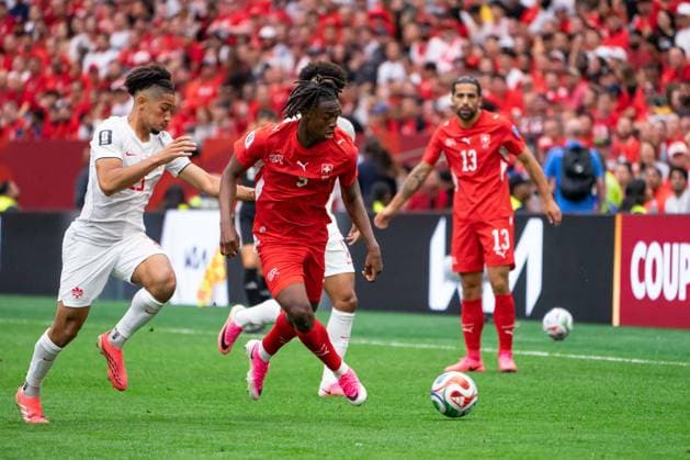VANCOUVER, CANADA - JUNE 24: Johan Manzambi of Switzerland controls the ball while Nathan Saliba of Canada follows closely during the FIFA World Cup, WM, Weltmeisterschaft, Fussball 2026 group stage match between Canada and Switzerland at BC Place Vancouver Stadium on June 24, 2026 in Vancouver, British Columbia, Canada.  Copyright: xAmyxElle SPPx Sportspressphoto_SPR176197