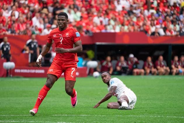 VANCOUVER, CANADA - JUNE 24: Richie Laryea of Canada falls while Breel Embolo of Switzerland runs past him during the FIFA World Cup, WM, Weltmeisterschaft, Fussball 2026 group stage match between Canada and Switzerland at BC Place Vancouver Stadium on June 24, 2026 in Vancouver, British Columbia, Canada.  Copyright: xAmyxElle SPPx Sportspressphoto_SPR176202