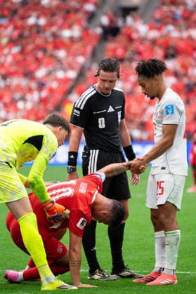 VANCOUVER, CANADA - JUNE 24: Nathan Saliba of Canada helps up Granit Xhaka of Switzerland after he falls during the FIFA World Cup, WM, Weltmeisterschaft, Fussball 2026 group stage match between Canada and Switzerland at BC Place Vancouver Stadium on June 24, 2026 in Vancouver, British Columbia, Canada.  Copyright: xAmyxElle SPPx Sportspressphoto_SPR176231