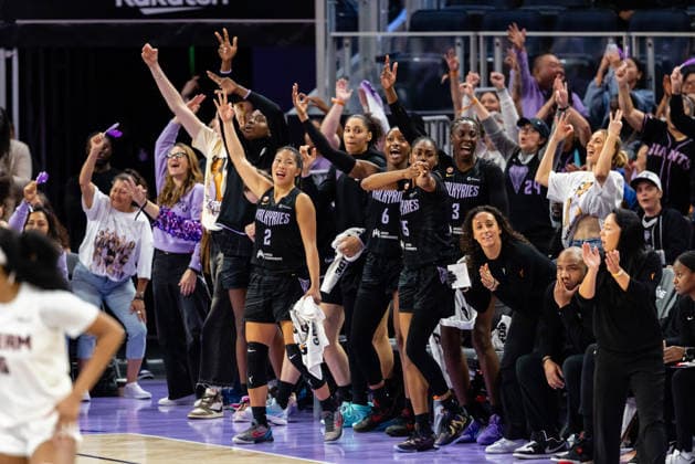 SAN FRANCISCO, CA - JUNE 24: The Golden State Valkyries bench celebrate a three by Kayla Thornton 5 of the Golden State Valkyries during a game on June 24, 2026 at Chase Center in San Francisco, CA. (Photo by Matthew Huang Icon Sportswire) WNBA, Basketball Damen, USA JUN 24 Atlanta Dream at Golden State Valkyries EDITORIAL USE ONLY Icon260624141
