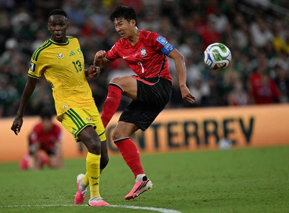 (260625) -- MONTERREY, June 25, 2026 -- Son Heung-min (R) of South Korea vies with Sphephelo Sithole of South Africa during a group A match between South Africa and South Korea at the 2026 FIFA World Cup, WM, Weltmeisterschaft, Fussball at Estadio Monterrey in Monterrey, Mexico, on June 24, 2026. ) (SP)MEXICO-MONTERREY-FOOTBALL-FIFA WORLD CUP-GROUP A-RSA VS KOR WuxWei 