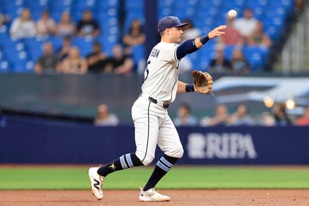 June 24, 2026, St. Petersburg, Florida, USA: Tampa Bay Rays second baseman Ben Williamson (15) fields a ball off the bat of Kansas City Royals designated hitter Carter Jensen (22) and throws him out at first base during an MLB, Baseball Herren, USA game on June 24, 2026 at Tropicana Field. The Rays beat the Royals 5-3. MLB 2026: Tampa Bay Rays 5 : 3 Kansas City Royals  - ZUMAh180 20260624_zsp_h180_027 Copyright: xKimxHukarix