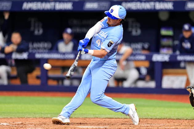 June 24, 2026, St. Petersburg, Florida, USA: Kansas City Royals third baseman Josh Rojas (40) homers to right field during an MLB, Baseball Herren, USA game against the Tampa Bay Rays on June 24, 2026 at Tropicana Field. The Rays beat the Royals 5-3. St. Petersburg USA - ZUMAh180 20260624_zsp_h180_054 Copyright: xKimxHukarix