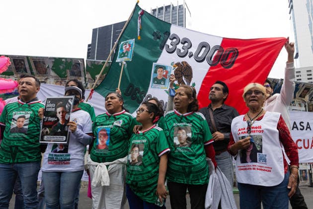 June 24, 2026, Mexico City, Mexico: Supporters of the Mexican national team, Nationalteam gathered around the Angel of Independence in Mexico City to watch the 2026 FIFA World Cup, WM, Weltmeisterschaft, Fussball match between Mexico and Czechia on a giant screen. At the same time, relatives of missing persons and search collectives held a soccer match for memory and against forgetting at the Roundabout of the Disappeared to raise awareness about the crisis of missing persons in Mexico. Mexico City Mexico - ZUMAl178 0859970083st Copyright: xCristianxLeyvax