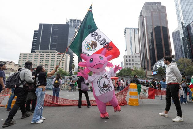 June 24, 2026, Mexico City, Mexico: Supporters of the Mexican national team, Nationalteam gathered around the Angel of Independence in Mexico City to watch the 2026 FIFA World Cup, WM, Weltmeisterschaft, Fussball match between Mexico and Czechia on a giant screen. At the same time, relatives of missing persons and search collectives held a soccer match for memory and against forgetting at the Roundabout of the Disappeared to raise awareness about the crisis of missing persons in Mexico. Mexico City Mexico - ZUMAl178 0859970607st Copyright: xCristianxLeyvax