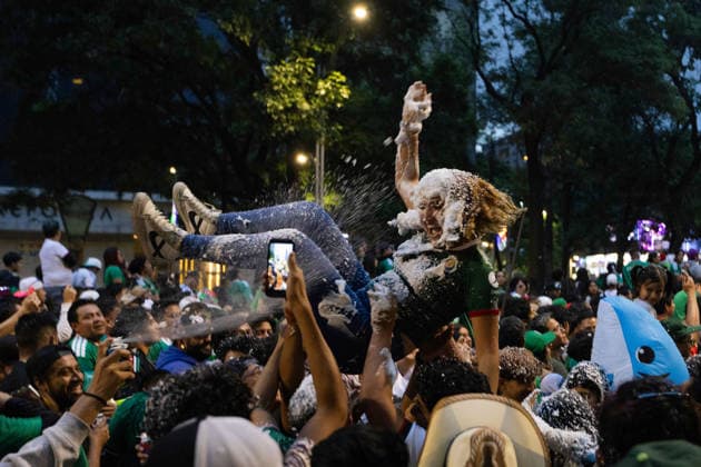 June 24, 2026, Mexico City, Mexico: Supporters of the Mexican national team, Nationalteam gathered around the Angel of Independence in Mexico City to watch the 2026 FIFA World Cup, WM, Weltmeisterschaft, Fussball match between Mexico and Czechia on a giant screen. At the same time, relatives of missing persons and search collectives held a soccer match for memory and against forgetting at the Roundabout of the Disappeared to raise awareness about the crisis of missing persons in Mexico. Mexico City Mexico - ZUMAl178 0859970656st Copyright: xCristianxLeyvax