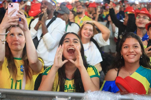 Escócia x Brasil Arena Copacabana RJ RIO DE JANEIRO, RJ - 24.06.2026: ESCoCIA X BRASIL ARENA COPACABANA RJ - Fans celebrating Vini Jr.& 39;s second goal during the Scotland vs. Brazil match at the Copacabana Arena on the sands of Copacabana Beach in Rio de Janeiro, RJ. (Photo: Luiz Gomes Fotoarena) x2969477x  LuizxGomes