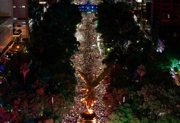 Mexican soccer fans celebrate at the Angel of Independence in Mexico City An aerial photograph shows Mexican fans celebrating their a 2026 FIFA World Cup, WM, Weltmeisterschaft, Fussball match victory over the Czech Republic at the Angel of Independence, in Mexico City, Mexico, 24 June 2026. Mexico City Mexico  Copyright: xTomásxPérezx