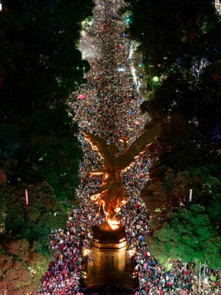 Mexican soccer fans celebrate at the Angel of Independence in Mexico City An aerial photograph shows Mexican fans celebrating their a 2026 FIFA World Cup, WM, Weltmeisterschaft, Fussball match victory over the Czech Republic at the Angel of Independence, in Mexico City, Mexico, 24 June 2026. Mexico City Mexico  Copyright: xTomásxPérezx