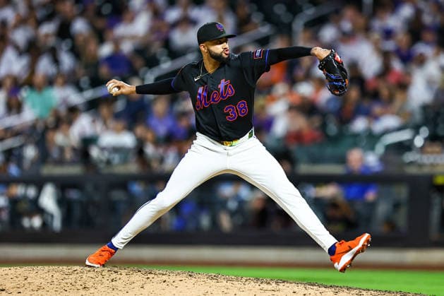 MLB, Baseball Herren, USA Chicago Cubs Vs. New York Mets Game 02 New York Mets relief pitcher Devin Williams 38 throws during the ninth inning of a baseball game against the Chicago Cubs at Citi Field in Corona, New York, on June 24, 2026. Flushing New York United States  Copyright: xGordonxDonovanx originalFilename:donovan-mlbchica260624_npDdu.jpg