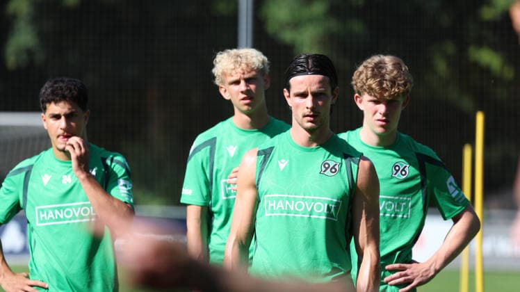 24.06.2026, xrekx, Fussball 2.Bundesliga, VfL Wolfsburg - Trainingsstart Saison 2026 27 v.l. Jean Hugonet (Hannover 96) (DFL DFB REGULATIONS PROHIBIT ANY USE OF PHOTOGRAPHS as IMAGE SEQUENCES and or QUASI-VIDEO) Wolfsburg *** June 24, 2026, xrekx, Soccer 2. Bundesliga, VfL Wolfsburg Starts Training for the 2026–27 Season, photo by Jean Hugonet, Hannover 96. DFL and DFB regulations prohibit any use of photographs as image sequences and or quasi-video. Wolfsburg