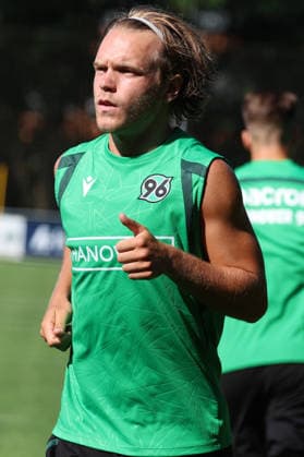 24.06.2026, xrekx, Fussball 2.Bundesliga, VfL Wolfsburg - Trainingsstart Saison 2026 27 v.l. Lars Gindorf (Hannover 96) (DFL DFB REGULATIONS PROHIBIT ANY USE OF PHOTOGRAPHS as IMAGE SEQUENCES and or QUASI-VIDEO) Wolfsburg *** June 24, 2026, xrekx, Soccer 2. Bundesliga, VfL Wolfsburg Starts Training for the 2026–27 Season, photo by Lars Gindorf, Hannover 96. DFL and DFB regulations prohibit any use of photographs as image sequences and or quasi-video. Wolfsburg
