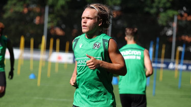 25.06.2026, xrekx, Fussball 2.Bundesliga, Hannover 96 - Trainingsauftakt Saison 2026 27 v.l. Lars Gindorf (Hannover 96) (DFL DFB REGULATIONS PROHIBIT ANY USE OF PHOTOGRAPHS as IMAGE SEQUENCES and or QUASI-VIDEO) Hannover *** June 25, 2026, xrekx, Soccer 2. Bundesliga, Hannover 96 Start of Training for the 2026–27 Season, photo by Lars Gindorf, Hannover 96. DFL and DFB regulations prohibit any use of photographs as image sequences and or quasi-video. Hannover