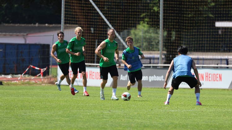 25.06.2026, xrekx, Fussball 2.Bundesliga, Hannover 96 - Trainingsauftakt Saison 2026 27 v.l. Maurice Neubauer (Hannover 96) (DFL DFB REGULATIONS PROHIBIT ANY USE OF PHOTOGRAPHS as IMAGE SEQUENCES and or QUASI-VIDEO) Hannover *** June 25, 2026, xrekx, Soccer 2. Bundesliga, Hannover 96 Start of Training for the 2026–27 Season, from left: Maurice Neubauer, Hannover 96. DFL and DFB regulations prohibit any use of photographs as image sequences and or quasi-video. Hannover