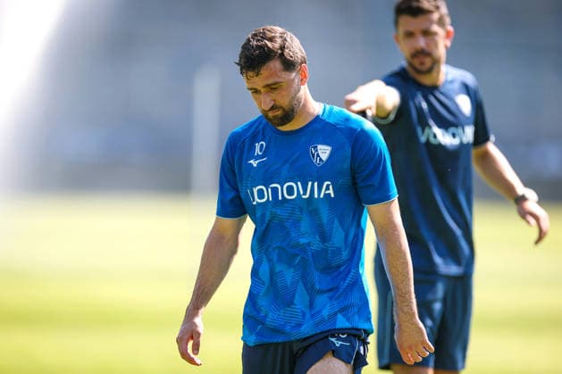 25.06.2026, Fußball, Trainingsauftakt VfL Bochum, 2. Fußball Bundesliga, Vonovia Ruhrstadion, Saison 2026 2027: Berkan Taz (VfL Bochum 10) beim ersten Training der neuen Saison 26 27 bei sommerlichen Temperaturen und 31 Grad Hitze DFB regulations prohibit any use of photographs as image sequences and or quasi-video. Nordrhein-Westfalen Deutschland *** June 25, 2026, Soccer, VfL Bochum’s First Training Session, 2. Bundesliga, Vonovia Ruhrstadion, 2026–2027 season: Berkan Taz of VfL Bochum No. 10 at the first training session of the new 2026–2027 season on June 27, amid summery temperatures and 31 degrees Celsius heat. DFB regulations prohibit any use of photographs as image sequences and or quasi-video. North Rhine-Westphalia, Germany