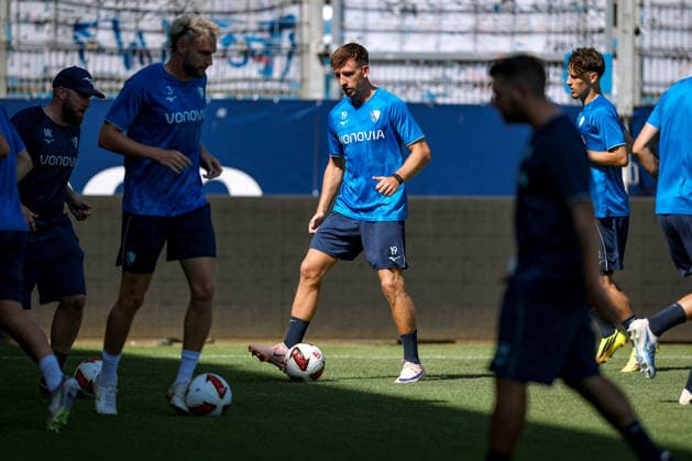 25.06.2026, Fußball, Trainingsauftakt VfL Bochum, 2. Fußball Bundesliga, Vonovia Ruhrstadion, Saison 2026 2027: Daniel Hanslik (VfL Bochum 19) beim ersten Training der neuen Saison 26 27 bei sommerlichen Temperaturen und 31 Grad Hitze DFB regulations prohibit any use of photographs as image sequences and or quasi-video. Nordrhein-Westfalen Deutschland *** June 25, 2026, Soccer, VfL Bochum’s First Training Session, 2. Bundesliga, Vonovia Ruhrstadion, 2026–2027 season: Daniel Hanslik of VfL Bochum 19 at the first training session of the new 2026–2027 season, with summer-like temperatures and a heat of 31 degrees. DFB regulations prohibit any use of photographs as image sequences and or quasi-video. North Rhine-Westphalia, Germany