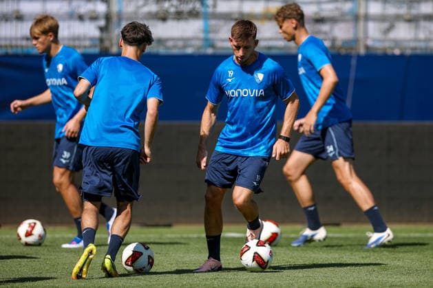 25.06.2026, Fußball, Trainingsauftakt VfL Bochum, 2. Fußball Bundesliga, Vonovia Ruhrstadion, Saison 2026 2027: Daniel Hanslik (VfL Bochum 19) beim ersten Training der neuen Saison 26 27 bei sommerlichen Temperaturen und 31 Grad Hitze DFB regulations prohibit any use of photographs as image sequences and or quasi-video. Nordrhein-Westfalen Deutschland *** June 25, 2026, Soccer, VfL Bochum’s First Training Session, 2. Bundesliga, Vonovia Ruhrstadion, 2026–2027 season: Daniel Hanslik of VfL Bochum 19 at the first training session of the new 2026–2027 season, with summer-like temperatures and a heat of 31 degrees. DFB regulations prohibit any use of photographs as image sequences and or quasi-video. North Rhine-Westphalia, Germany