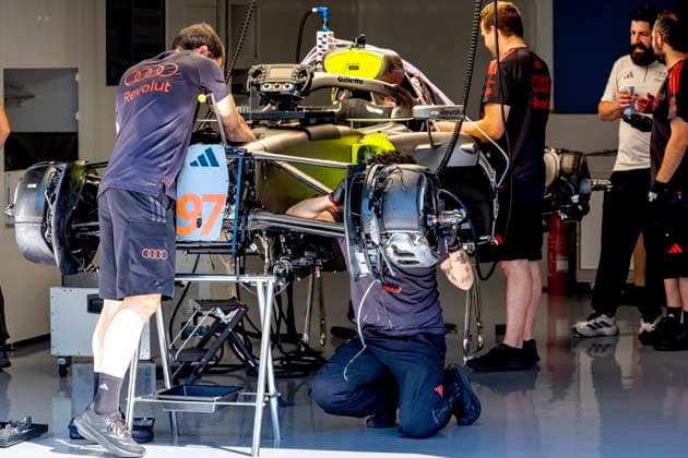 SPIELBERG - Mechanics at work on the car of Formula 1 driver Gabriel Bortoleto or Audi Revolut F1 Team during the Formula 1 Austria at the Red Bull Ring on June 25, 2026 in Spielberg, Austria. (Photo by DeFodi Images) - *** SPIELBERG Mechanics working on the car of Formula 1 driver Gabriel Bortoleto of the Audi Revolut F1 Team during the Formula 1 Austrian Grand Prix at the Red Bull Ring on June 25, 2026, in Spielberg, Austria. Photo by DeFodi Images