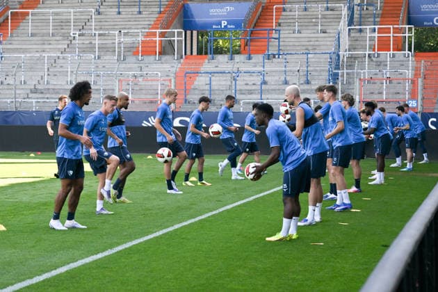 Auftakttraining der Bochumer Spieler, links Yigit Karademir (VfL Bochum), rechts Samuel Bamba (VfL Bochum) 25.06.2026, Fussball 2. Bundesliga, Saison 2026 2027, Trainingsauftakt VfL Bochum Bochum Vonovia Ruhrstadion Nordrhein Westfalen Deutschland *** First training session for the Bochum players: on the left, Yigit Karademir (VfL Bochum); on the right, Samuel Bamba (VfL Bochum), June 25, 2026, Soccer, 2. Bundesliga, 2026–2027 season, start of training for VfL Bochum at the Vonovia Ruhrstadion in Bochum, North Rhine-Westphalia, Germany Team2