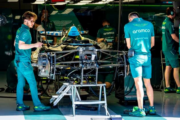 SPIELBERG - Mechanics at work on the car of Formula 1 driver Lance Stroll of Aston Martin Aramco Formula 1 Team during the Formula 1 Austria at the Red Bull Ring on June 25, 2026 in Spielberg, Austria. (Photo by DeFodi Images) - *** SPIELBERG Mechanics working on the car of Formula 1 driver Lance Stroll of the Aston Martin Aramco Formula 1 Team during the Formula 1 Austrian Grand Prix at the Red Bull Ring on June 25, 2026, in Spielberg, Austria. Photo by DeFodi Images