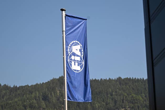 25.06.2026, xsvx, Motorsport FIA Formel 1, Grand Prix von Österreich v.l. Fahne Flagge der FIA Logo Brand Wappen (FIA REGULATIONS PROHIBIT ANY USE OF PHOTOGRAPHS as IMAGE SEQUENCES and or QUASI-VIDEO) Zeltweg-Spielberg *** June 25, 2026, xsvx, Motorsport FIA Formula 1, Austrian Grand Prix v l Flag, FIA Logo, Emblem, FIA REGULATIONS PROHIBIT ANY USE OF PHOTOGRAPHS as IMAGE SEQUENCES and or QUASI-VIDEO Zeltweg Spielberg